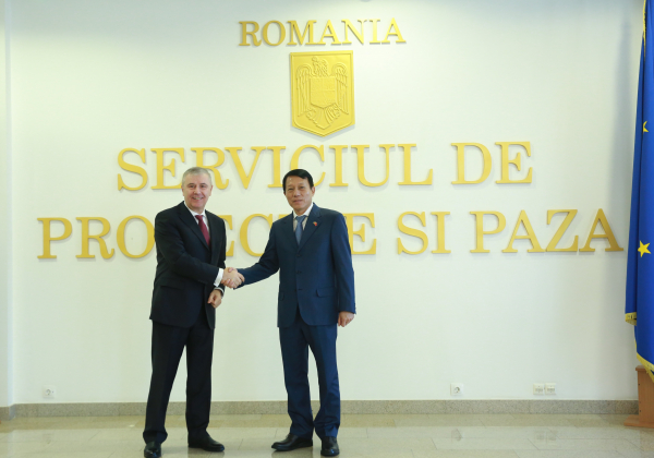 Thứ trưởng Lương Tam Quang làm việc với Bộ Nội vụ và Cơ quan bảo vệ yếu nhân của Romania -0