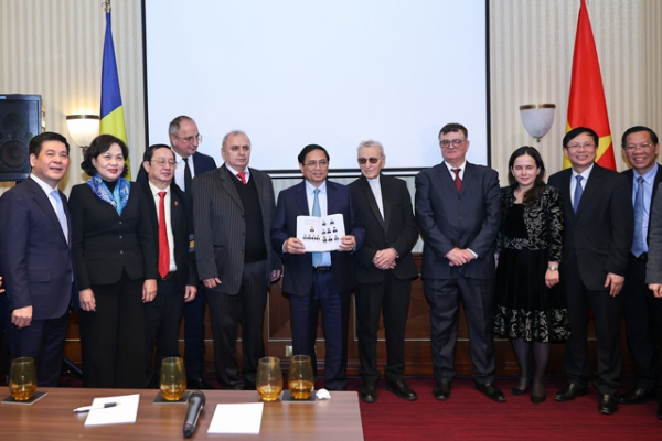 Thủ tướng tiếp đại diện Hội Hữu nghị Romania-Việt Nam và các hội đoàn, bạn bè hữu nghị -0