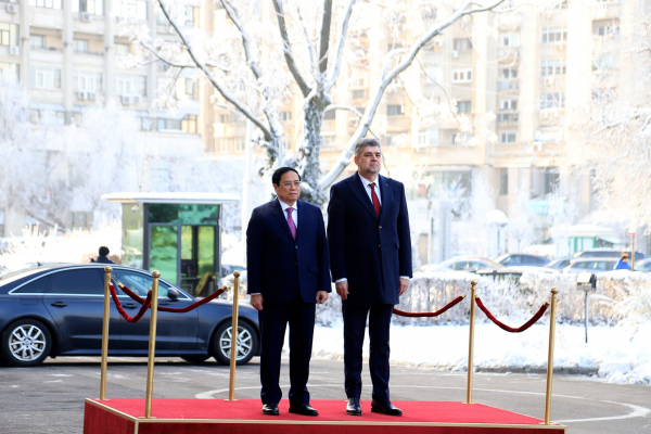 Romania tổ chức trang trọng Lễ đón Thủ tướng Phạm Minh Chính thăm chính thức -0