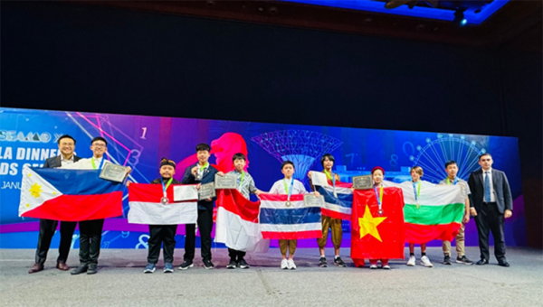 Đoàn học sinh Việt Nam thắng lớn tại cuộc thi SEAMO -0