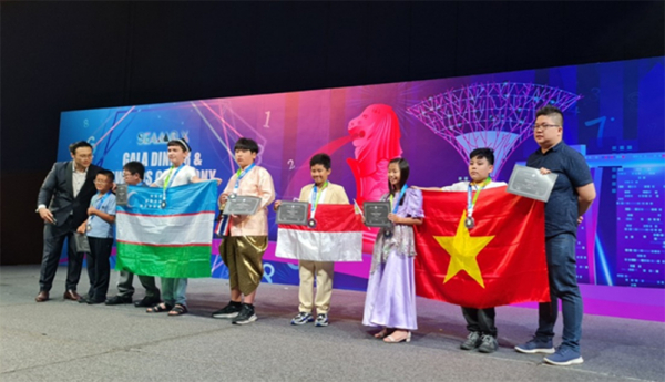Đoàn học sinh Việt Nam thắng lớn tại cuộc thi SEAMO -1