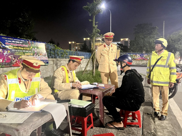 CSGT Thừa Thiên Huế xử lý hơn 2.400 trường hợp vi phạm trật tự an toàn giao thông -0
