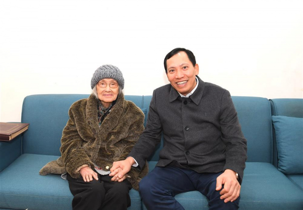 Thứ trưởng Lê Văn Tuyến thăm hỏi và chúc Tết gia đình các đồng chí cố lãnh đạo Bộ Công an -0