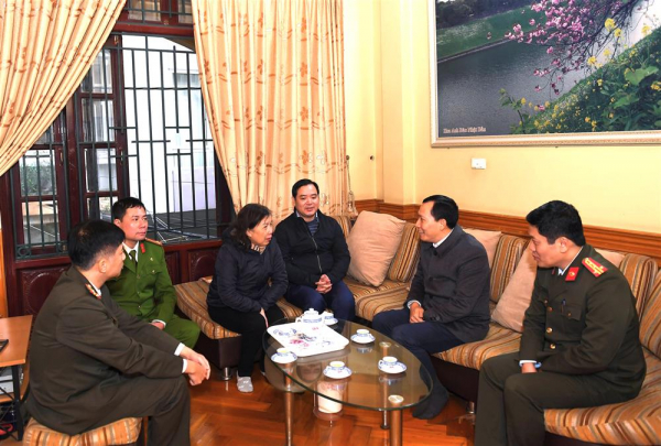Thứ trưởng Lê Văn Tuyến thăm hỏi và chúc Tết gia đình các đồng chí cố lãnh đạo Bộ Công an -0