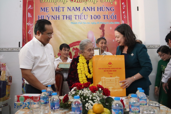 Phó Chủ tịchVõ Thị Ánh Xuân làm việc với Công an tỉnh Long An -0