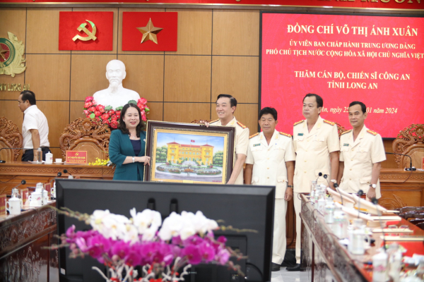 Phó Chủ tịchVõ Thị Ánh Xuân làm việc với Công an tỉnh Long An -0