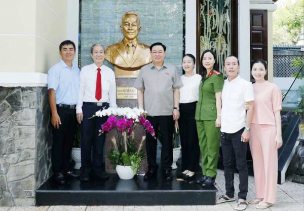Chủ tịch Quốc hội tưởng nhớ, tri ân cố Chủ tịch Quốc hội Nguyễn Hữu Thọ -0