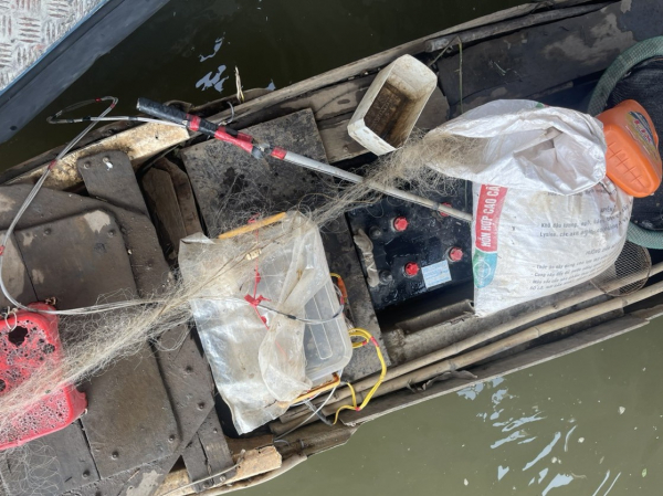 CSGT đường thủy phát hiện 2 vụ dùng thuốc trừ sâu bắt cá -0