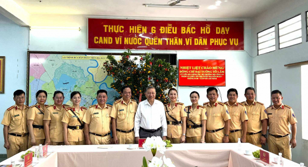 Bộ trưởng Tô Lâm gặp mặt, chúc Tết cán bộ Công an cấp cao nghỉ hưu tại TP Hồ Chí Minh -0