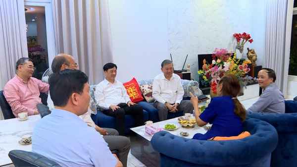 Bộ trưởng Tô Lâm thăm gia đình các đồng chí nguyên lãnh đạo Đảng, Nhà nước và Bộ Công an -0