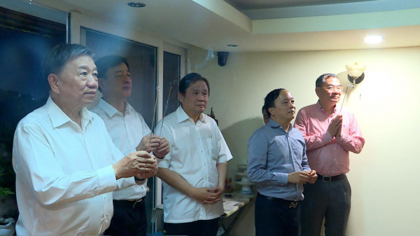 Bộ trưởng Tô Lâm thăm gia đình các đồng chí nguyên lãnh đạo Đảng, Nhà nước và Bộ Công an -0