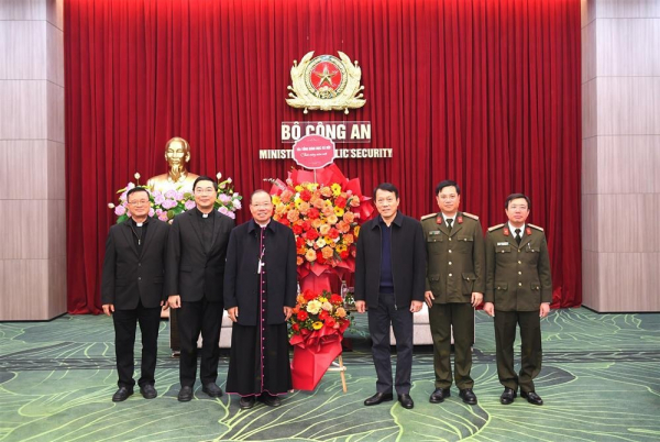 Archbishop of Hanoi Archdiocese extends Tet wishes to entire People's Public Security Forces -0