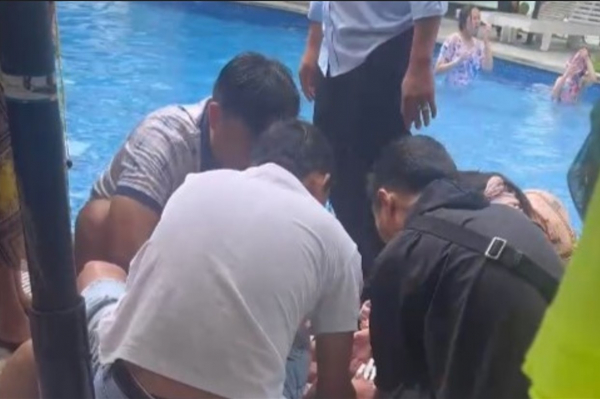 2 Công an xã kịp thời cứu cháu bé 10 tuổi người Trung Quốc đuối nước trong hồ bơi -0