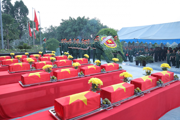 Truy điệu, an táng 43 hài cốt liệt sĩ quân tình nguyện, chuyên gia Việt Nam hy sinh tại Campuchia -0