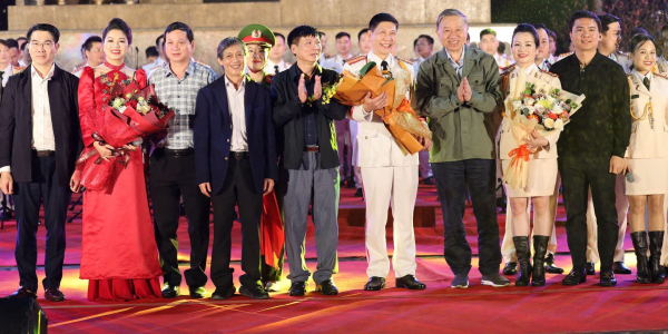 Đại tướng Tô Lâm dự chương trình nghệ thuật mừng Đảng, mừng Xuân 2024 -0