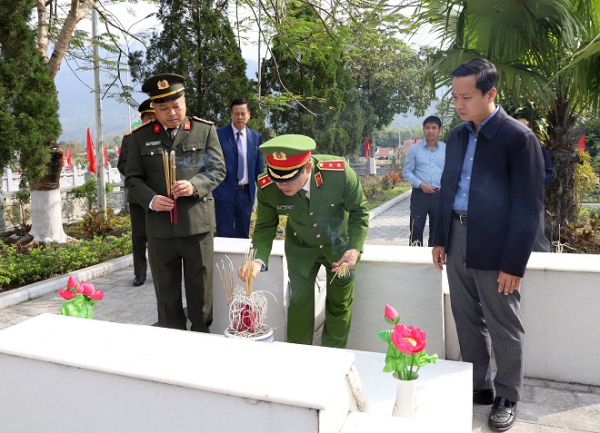 Thứ trưởng Nguyễn Văn Long viếng Anh hùng, Liệt sỹ tại huyện Vị Xuyên, tỉnh Hà Giang -1