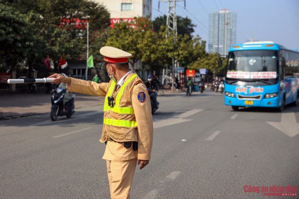 Cận Tết Nguyên đán, CSGT Hà Nội tăng cường xử lý xe khách vi phạm -0