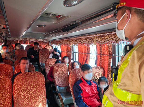 Cận Tết Nguyên đán, CSGT Hà Nội tăng cường xử lý xe khách vi phạm -1