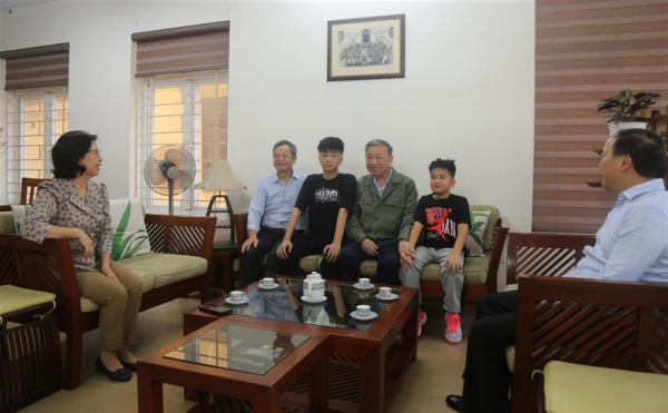 Bộ trưởng Tô Lâm thăm, chúc Tết gia đình nguyên Chủ tịch nước Trần Đức Lương và gia đình các đồng chí cố lãnh đạo Bộ Công an -6