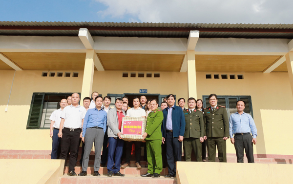 Thứ trưởng Nguyễn Văn Long chúc Tết các đơn vị vũ trang trên địa bàn tỉnh Cao Bằng -3