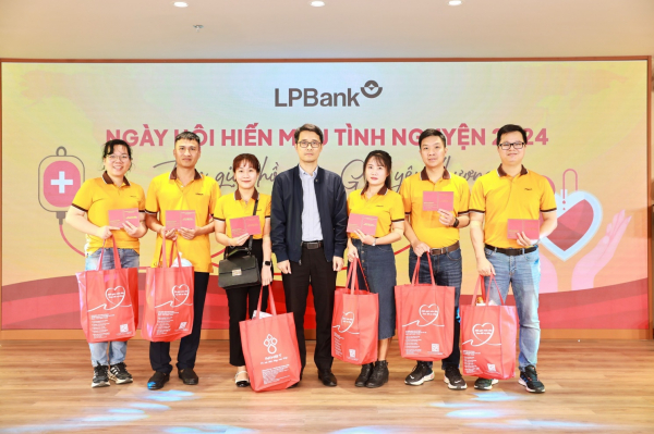 LPBank tổ chức ngày hội hiến máu nhân đạo “Trao giọt hồng - Gửi yêu thương”  -0