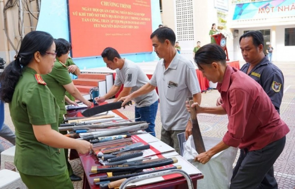 Police seek effective ways to mobilize locals in HCMC to give up illegally stored arms -0
