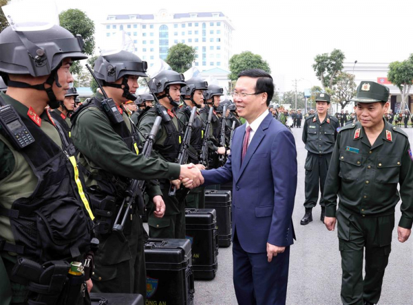 President Vo Van Thuong inspects combat readiness at the Security Guard Command and the Mobile Police Command -0
