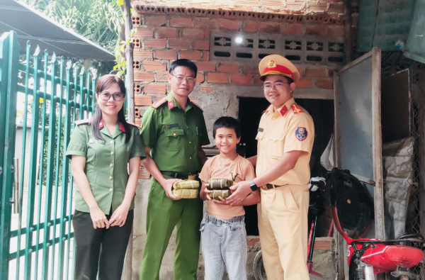 Nhiều hoạt động ấm áp nghĩa tình của Công an Ninh Thuận những ngày giáp Tết -0