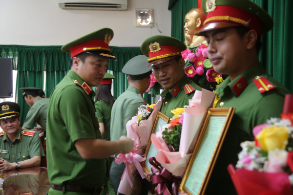 Triệt phá 2 đường dây ma túy, thu giữ gần 10kg ma túy, 3 khẩu súng, 30 viên đạn -2