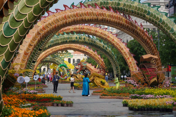 Đặc sắc đường hoa Nguyễn Huệ Tết Giáp Thìn 2024 tại TP Hồ Chí Minh  -0