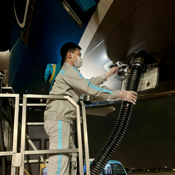 Nhân viên hàng không và áp lực của người làm nghề ngày Tết -0