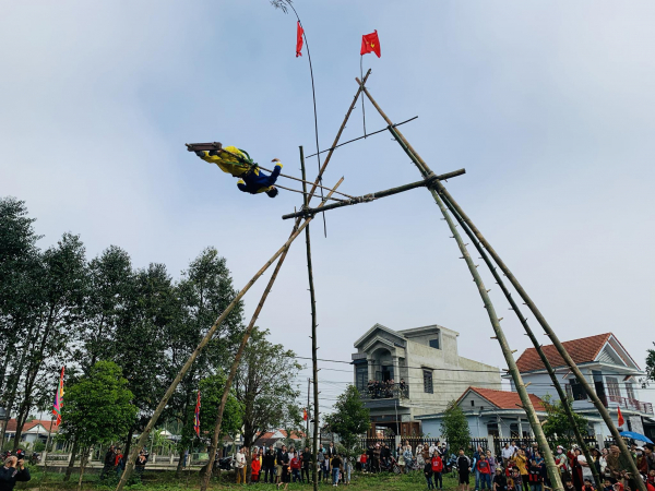 Tưng bừng hội đu tiên truyền thống làng Gia Viên ngày mùng 4 Tết -0