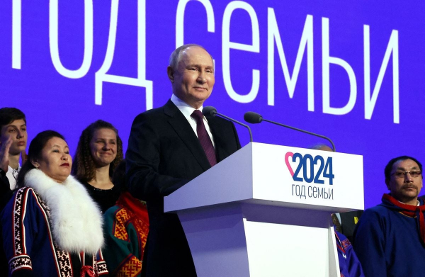 Ông Putin kêu gọi người dân sinh nhiều con hơn  -0