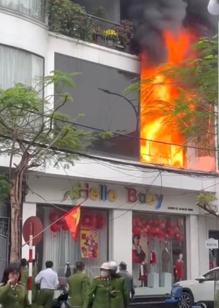 Đang cháy lớn cửa hàng ngày “vía thần tài” tại Hải Phòng -0