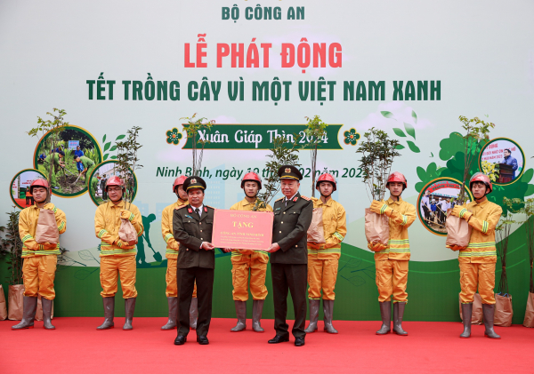 Bộ Công an phát động “Tết trồng cây năm 2024 - Vì một Việt Nam xanh” -0