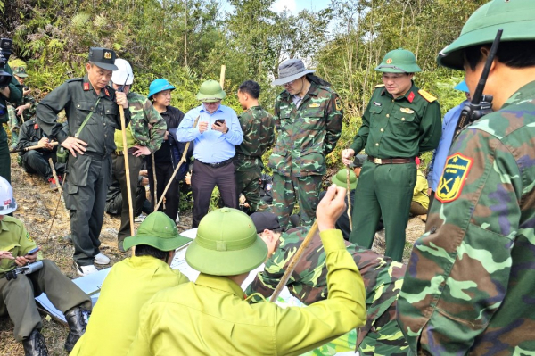 Ăn gió, nằm sương phối hợp với các lực lượng chữa cháy rừng -1