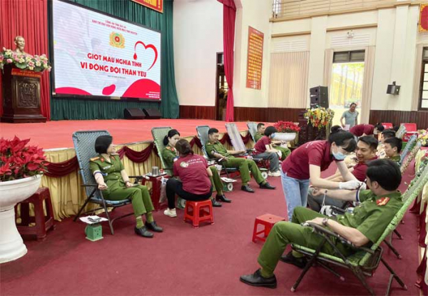 Công an Gia Lai đóng góp 173 đơn vị máu vào kho dự trữ của Bệnh viện đa khoa tỉnh -0