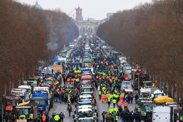Làn sóng biểu tình của nông dân lan khắp châu Âu -0