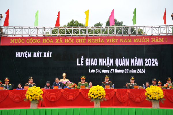 Thứ trưởng Bộ Công an Nguyễn Văn Long dự lễ giao, nhận quân tại huyện Bát Xát -0