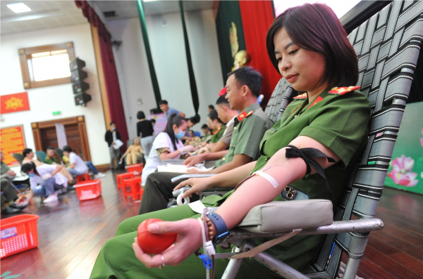 Tuổi trẻ Công an Đắk Lắk tích cực hiến máu cứu người -0