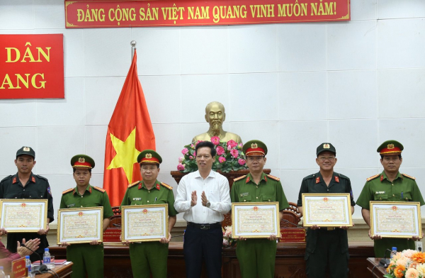 Lãnh đạo UBND tỉnh Tiền Giang đánh giá cao lực lượng Công an giải cứu an toàn các cháu bé tại trường mầm non -0