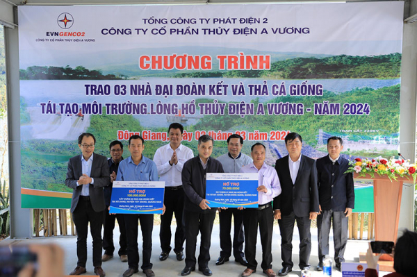 Thả 15.000 cá giống tái tạo môi trường hồ thủy điện A Vương và tạo sinh kế cho người dân -0