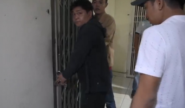 Rao bán súng đạn trên mạng như... “mua rau” -0
