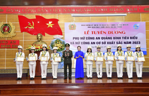 Công an tỉnh Quảng Bình tuyên dương phụ nữ Công an tiêu biểu năm 2023 -0