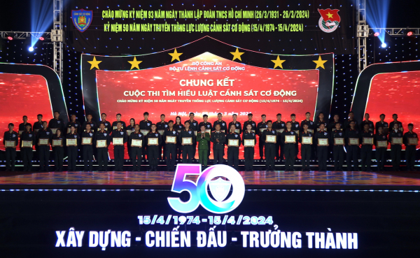 Trao giải Cuộc thi tìm hiểu Luật Cảnh sát cơ động -1