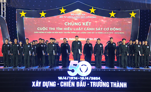 Trao giải Cuộc thi tìm hiểu Luật Cảnh sát cơ động -0