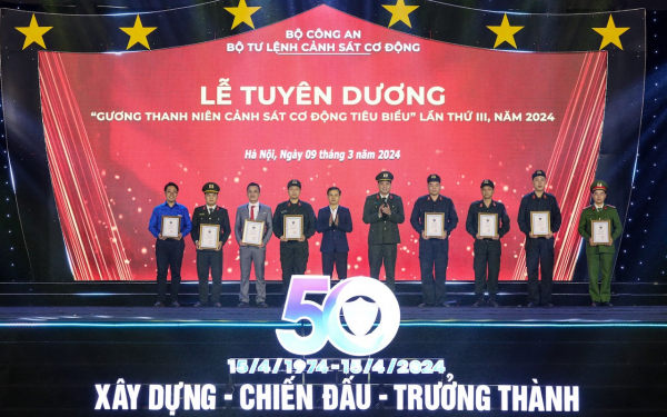 Tuyên dương 20 gương thanh niên Cảnh sát cơ động tiêu biểu năm 2024 -0