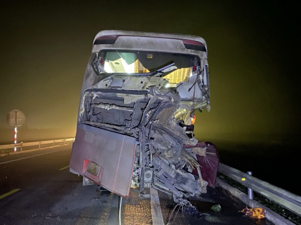 Lại xảy ra tai nạn trên cao tốc Cam Lộ - La Sơn, 2 người tử vong -0