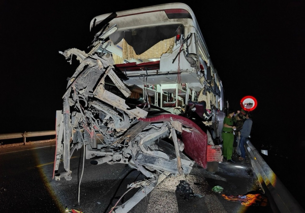 Vụ tai nạn trên cao tốc Cam Lộ - La Sơn: Xót xa cặp vợ chồng trẻ người Khơ mú tử vong trên đường vào Nam đi cạo mủ cao su thuê -0