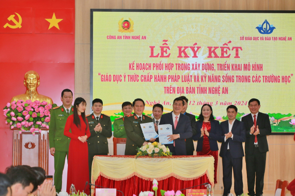  Ký kết xây dựng mô hình “Giáo dục ý thức chấp hành pháp luật và kỹ năng sống trong các trường học trên địa bàn tỉnh Nghệ An” -0